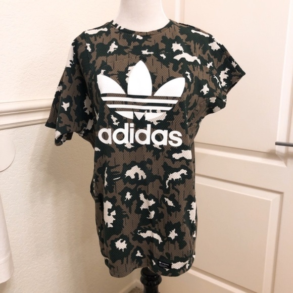 adidas Tops - Adidas thick oversized women shirt army pockets xs